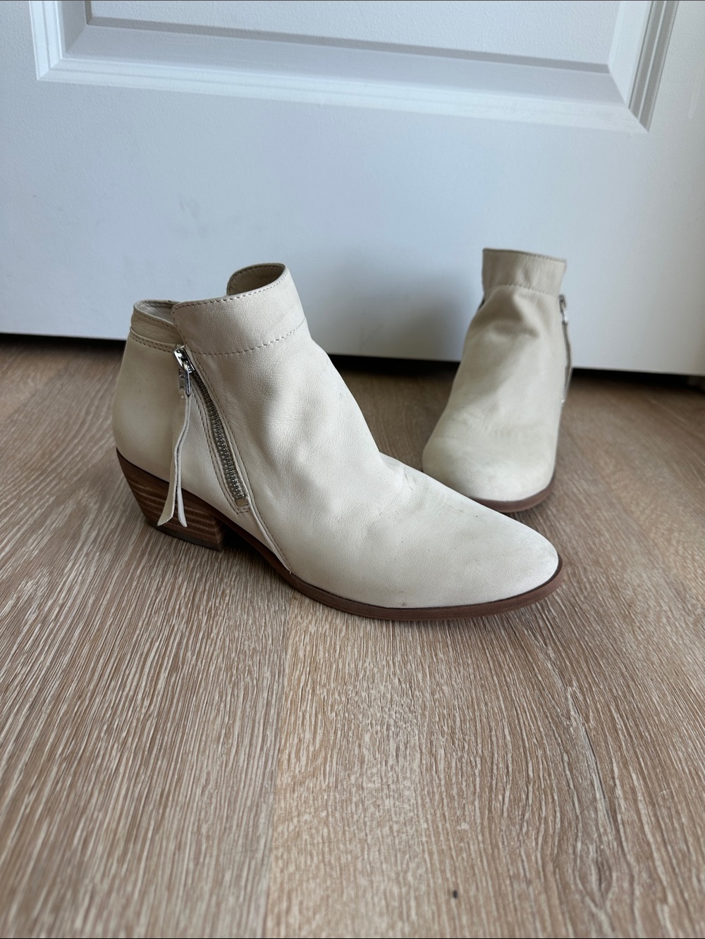 Sam Edelman Cream Suede Ankle Booties Size 7 Side Zip Western Chelsea Boots